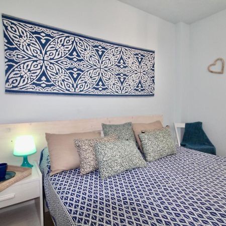Agradable Apartamento Con Terraza En Formentera Es Pujols Exterior photo