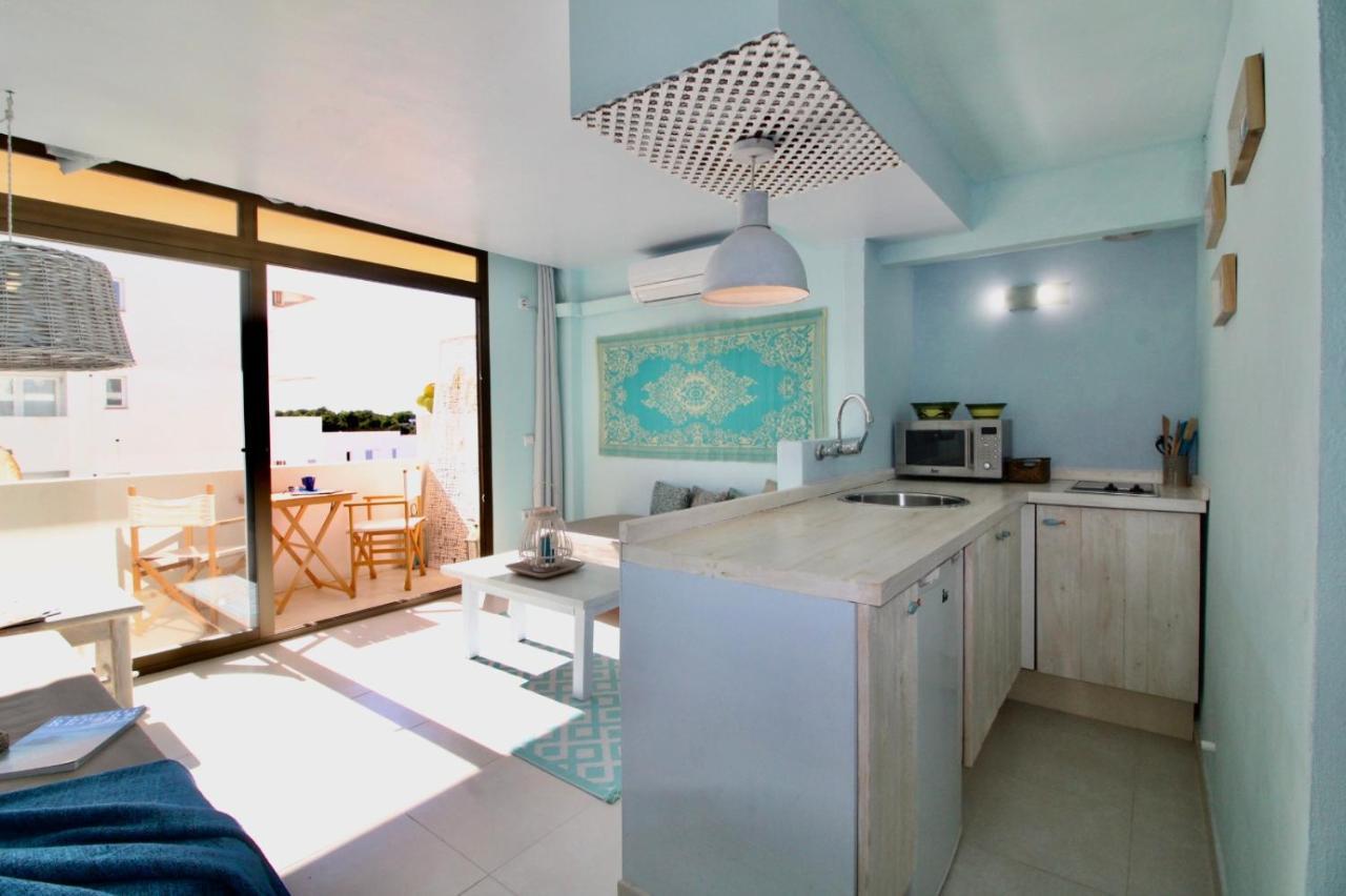 Agradable Apartamento Con Terraza En Formentera Es Pujols Exterior photo