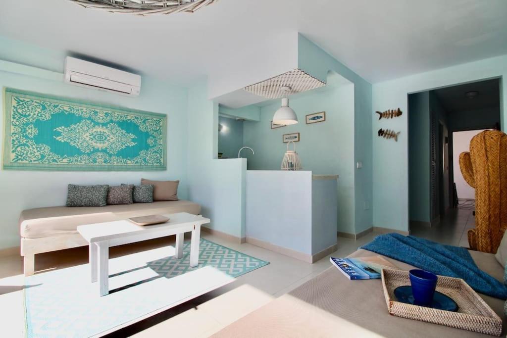 Agradable Apartamento Con Terraza En Formentera Es Pujols Exterior photo