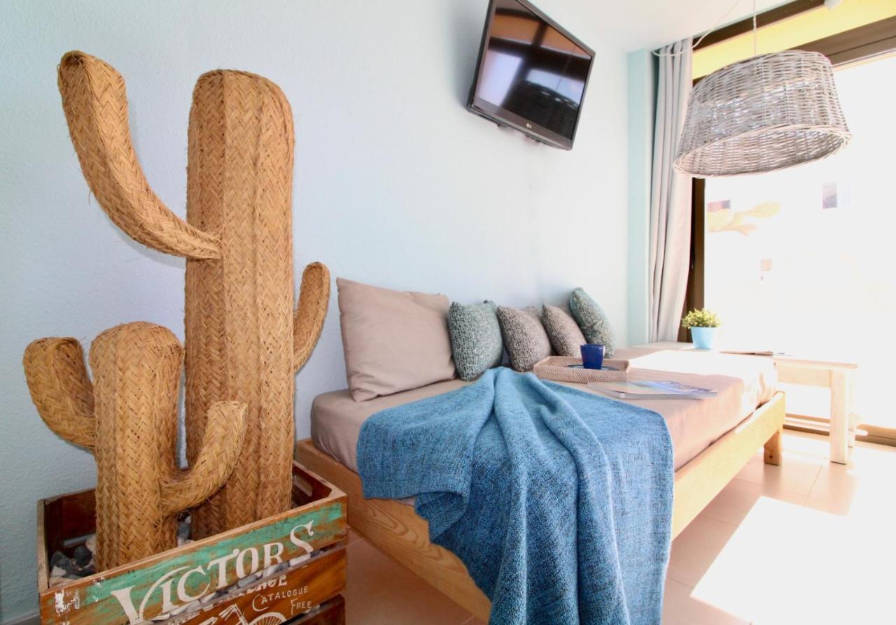 Agradable Apartamento Con Terraza En Formentera Es Pujols Exterior photo