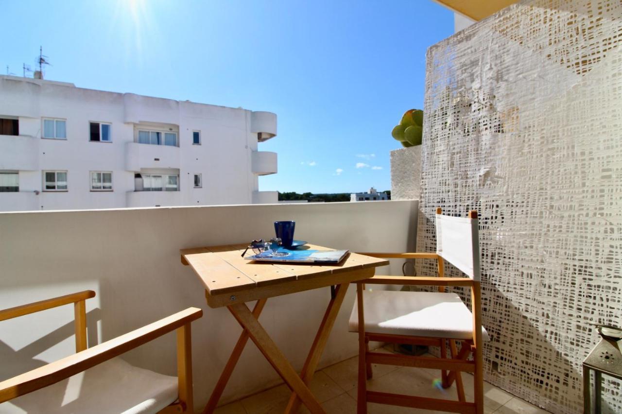 Agradable Apartamento Con Terraza En Formentera Es Pujols Exterior photo