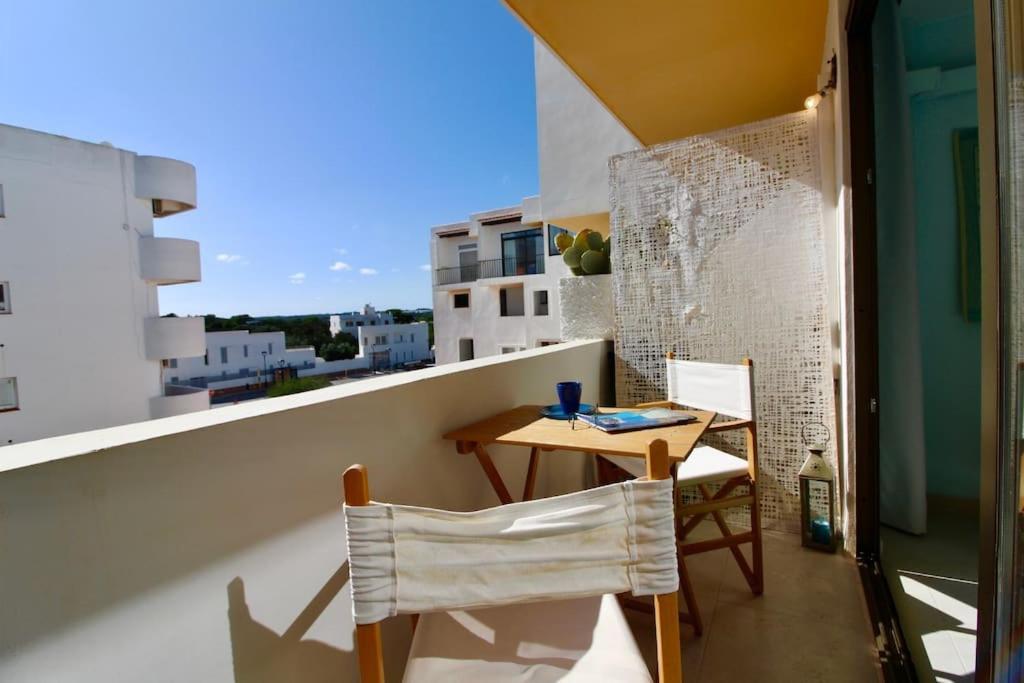 Agradable Apartamento Con Terraza En Formentera Es Pujols Exterior photo