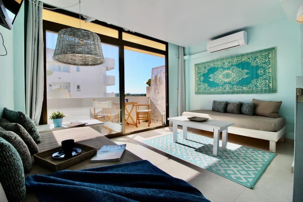 Agradable Apartamento Con Terraza En Formentera Es Pujols Exterior photo