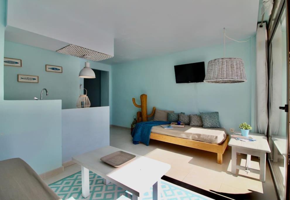 Agradable Apartamento Con Terraza En Formentera Es Pujols Exterior photo